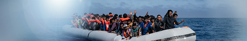 Flüchtinge im Schlauchboot auf dem Mittelmeer